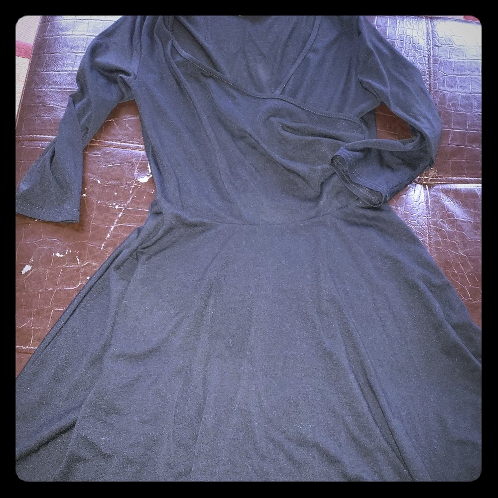 Black v neck dress long.